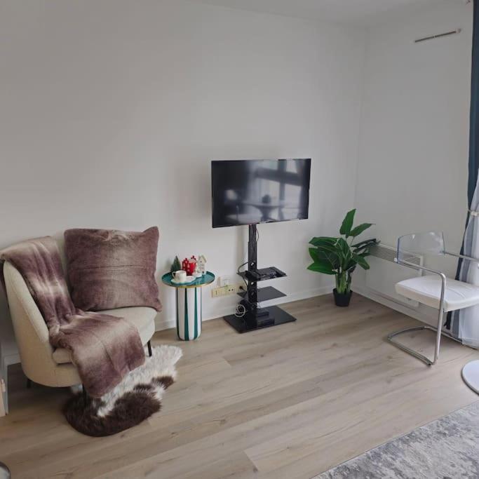 Studio Charmant Et Cosy Daire Rueil-Malmaison Dış mekan fotoğraf
