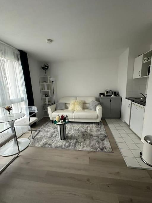 Studio Charmant Et Cosy Daire Rueil-Malmaison Dış mekan fotoğraf
